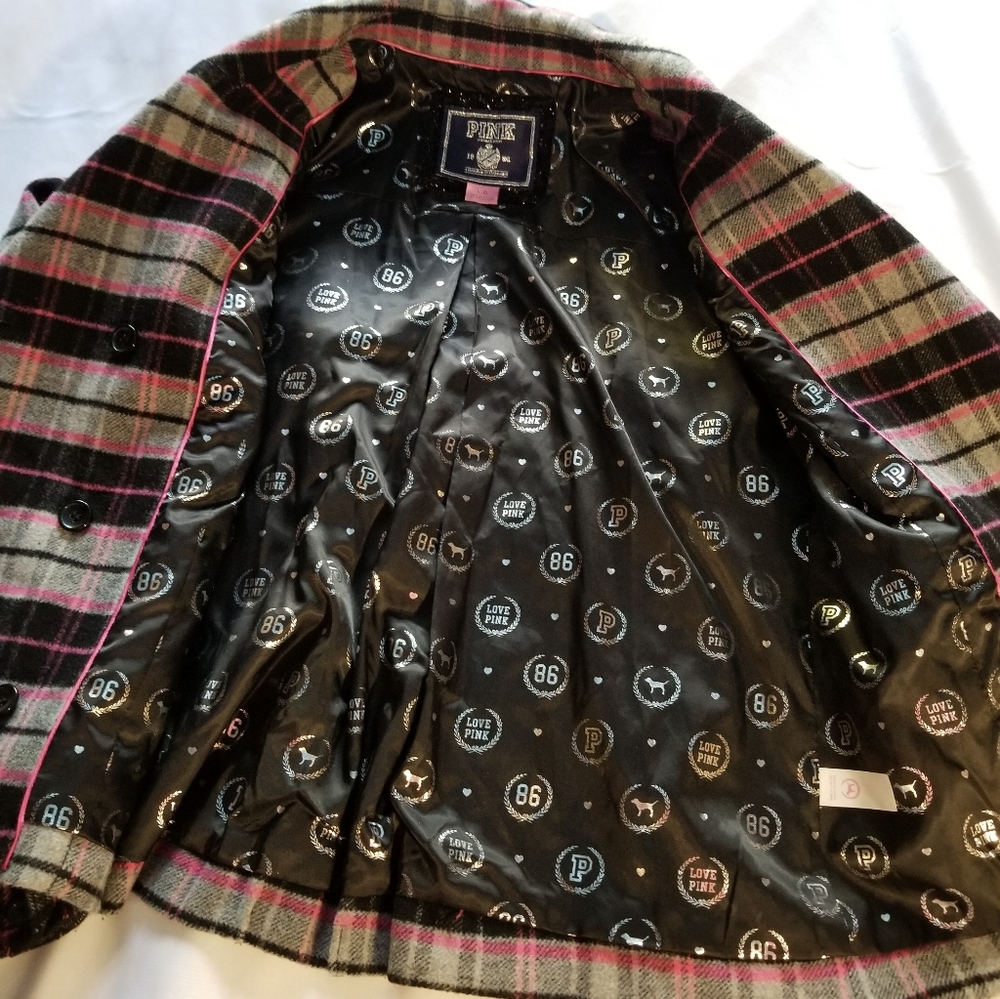 Pink Vs Jacket - image 3